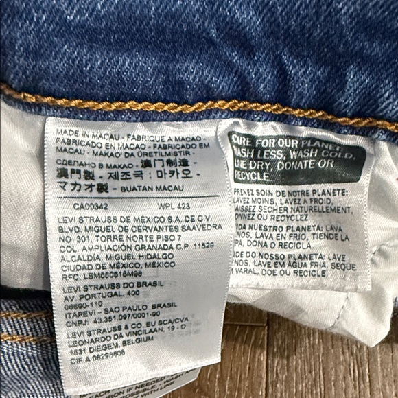 Levi's Ribcage Dark Blue Wash Jean Shorts Size 28 - Picture 4 of 4